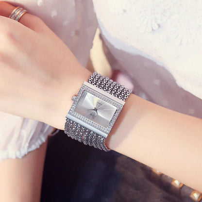 ⌚ MOST 60% KEDVEZMÉNY! ✨ Kvarcóra strasszokkal és bojtokkal - elegáns és csillogó, tökéletes ajándék ünnepekre 💎🎁