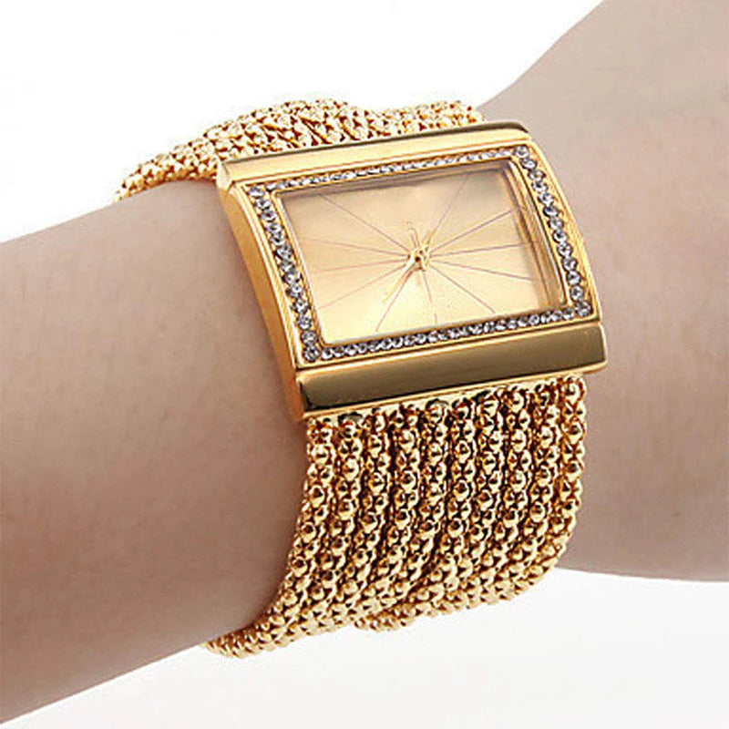⌚ MOST 60% KEDVEZMÉNY! ✨ Kvarcóra strasszokkal és bojtokkal - elegáns és csillogó, tökéletes ajándék ünnepekre 💎🎁