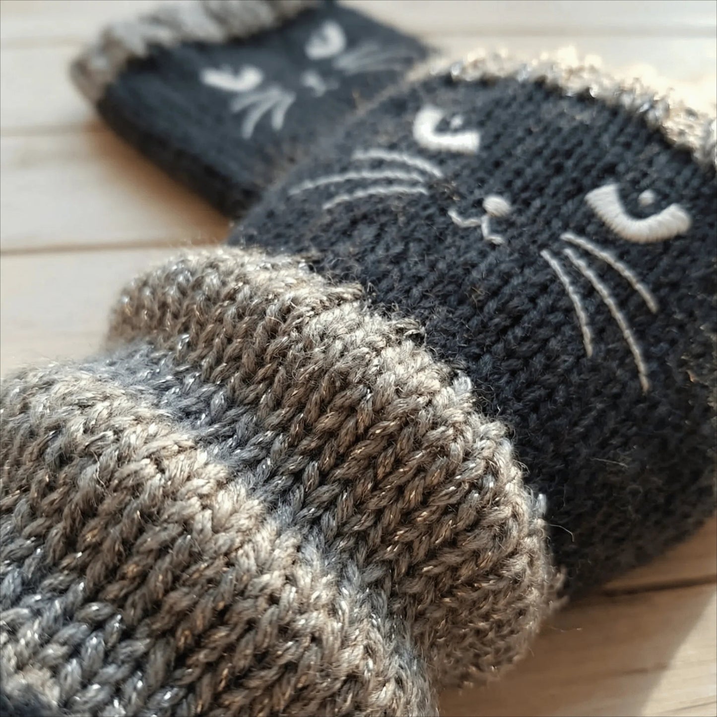 ❄️😻 Ujjatlan kesztyű macskás hímzéssel – meleg és stílusos télre ❄️