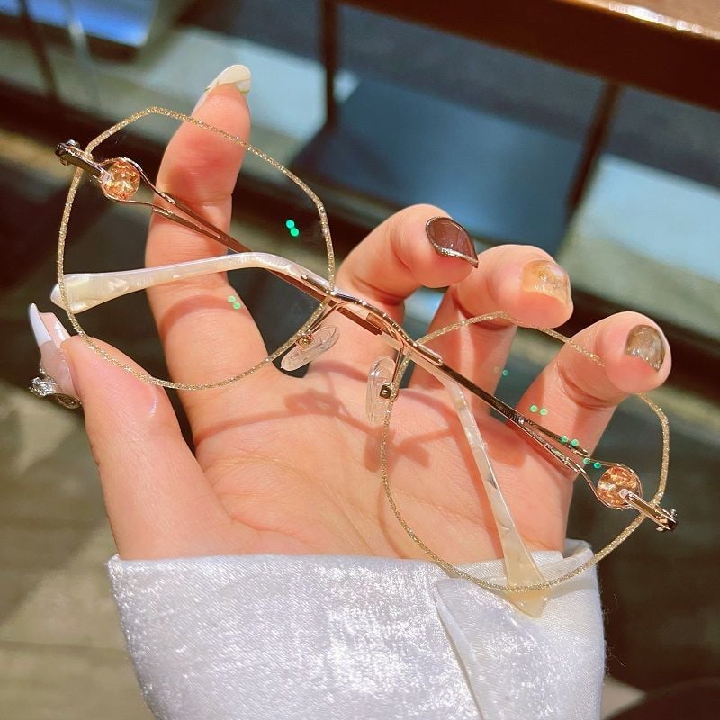 Női keret nélküli szemüveg gyémánt mintával, amely védelmet nyújt a kék fény és a presbyopia ellen